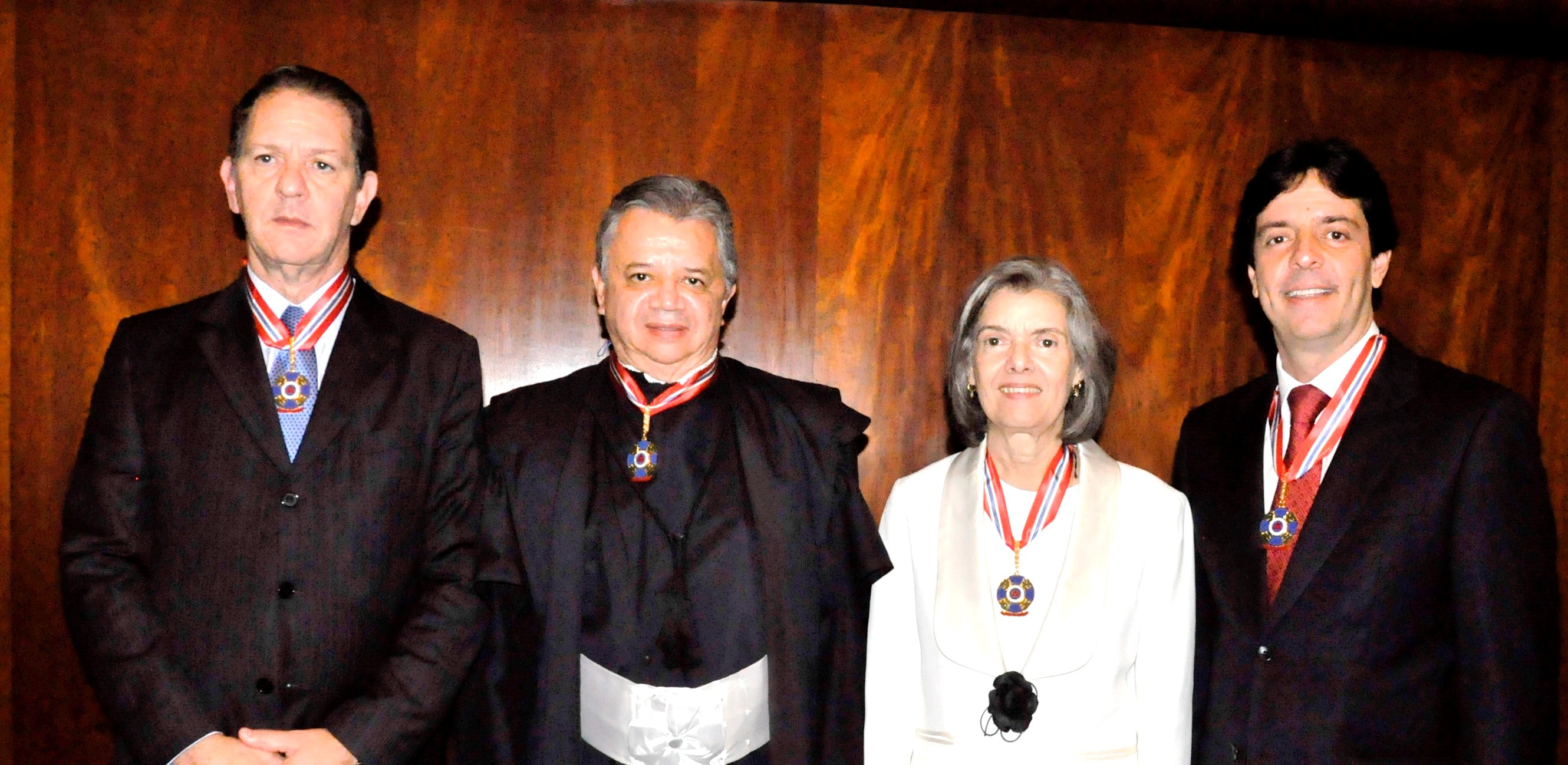 Min.Noronha-Colar do Mérito Judiciário-TJMG-BRILHO-EDITADA (2)14175618347_d266d2562a_o
