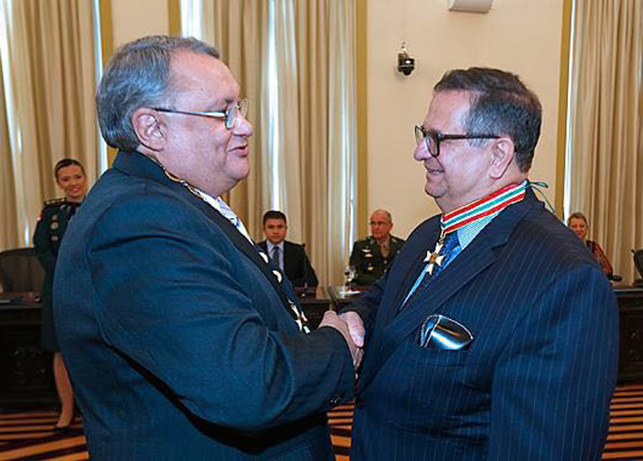 TJ do Pará homenageia desembargador Fernando Norberto com comenda especial