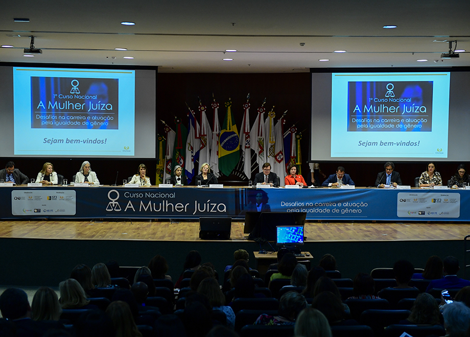 abertura mulher juiza