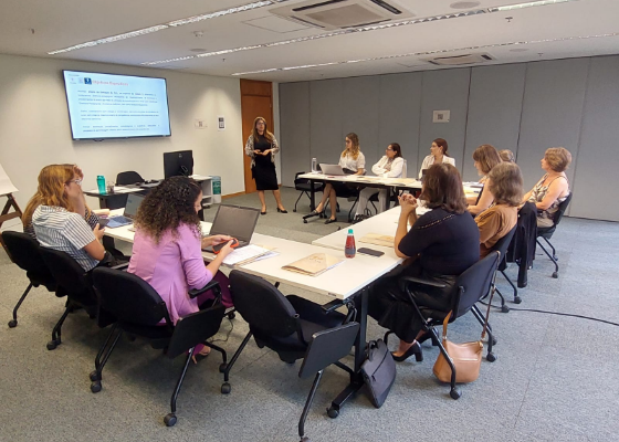 Docentes em discussão sobre a reestruturação do Módulo 2 da Formação de Formadoras e Formadores