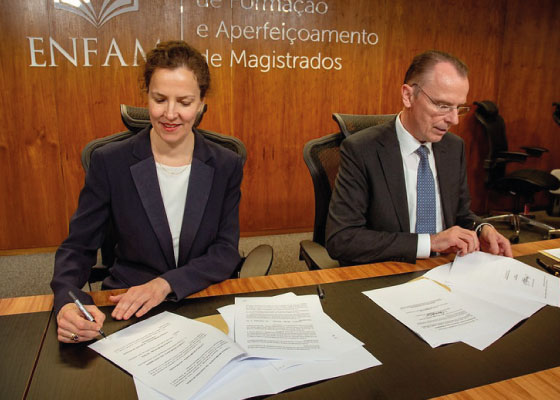 Enfam assina acordo de cooperação técnica com universidades alemãs