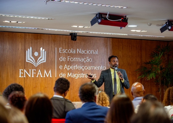 formação da primeira turma de formadores no tema heteroidentificação da Enfam.