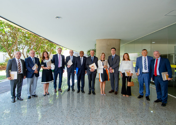 Ministro Benedito Gonçalves (Diretor-Geral da Enfam) Juiz Federal Ilan Presser (Secretário-Geral da Enfam) João Eduardo Cura Mariano Esteves – Presidente do Supremo Tribunal de Justiça de Lisboa Silvia Maria Pereira Pires – Esposa do Presidente do Supremo Tribunal de Justiça de Lisboa Luís Filipe Castelo Branco do Espírito Santo – Juiz Conselheiro do Supremo Tribunal de Justiça de Lisboa Jorge Manuel Baptista Gonçalves - Juiz Conselheiro do Supremo Tribunal de Justiça de Lisboa Jorge Manuel da Silva Loureiro – Presidente do Tribunal da Relação de Coimbra Albertina Maria Gomes Pedroso – Presidente do Tribunal da Relação de Évora António Júlio Costa Sobrinho – Presidente do Tribunal da Relação de Guimarães José Manuel Igreja Martins Mato – Presidente do Tribunal da Relação do Porto