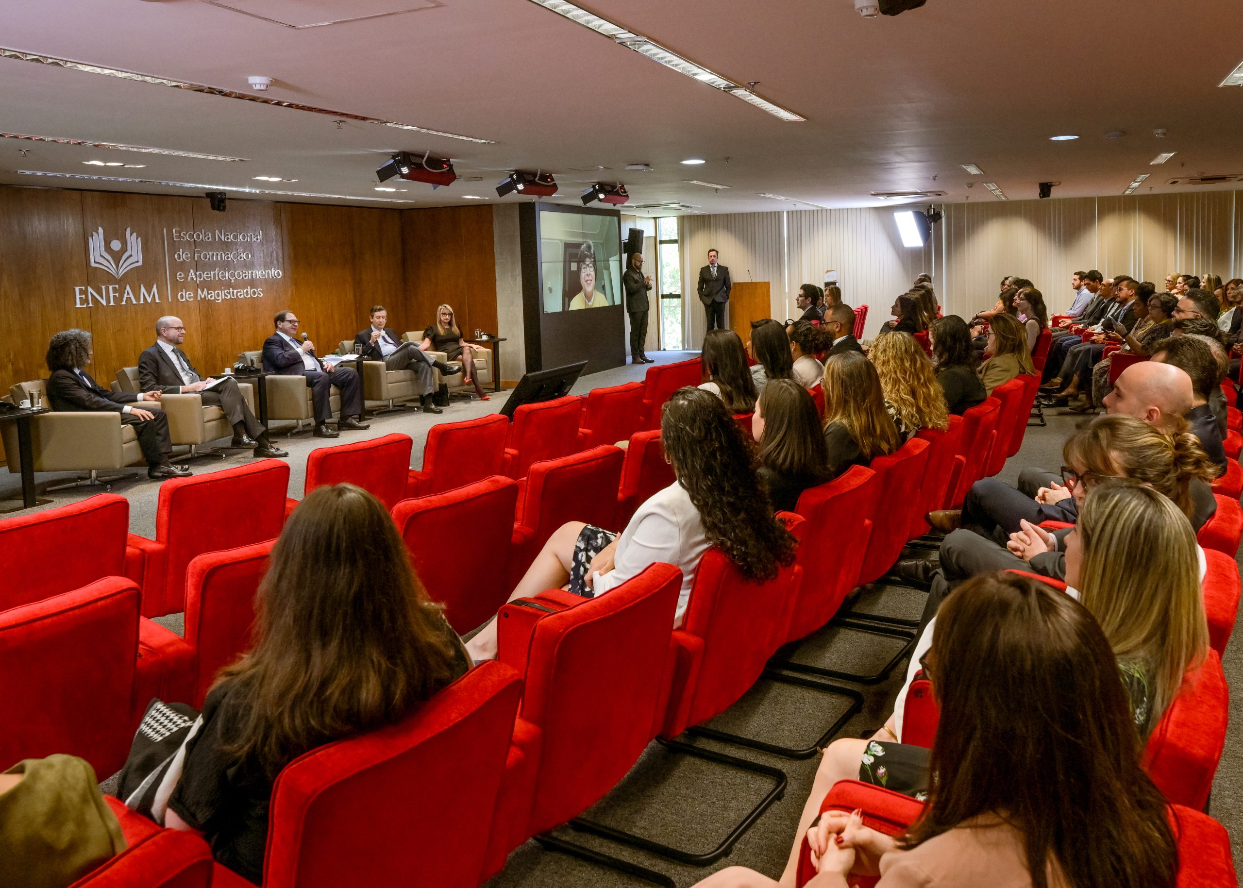 Colóquio - A reforma do Código Civil Brasileiro: perspectiva comparada Brasil-Portugal.

Créditos: Paula Carrubba/Enfam