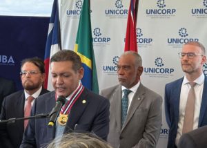 Enfam participa de entrega da Medalha do Mérito em Educação Judicial Mário Albiani