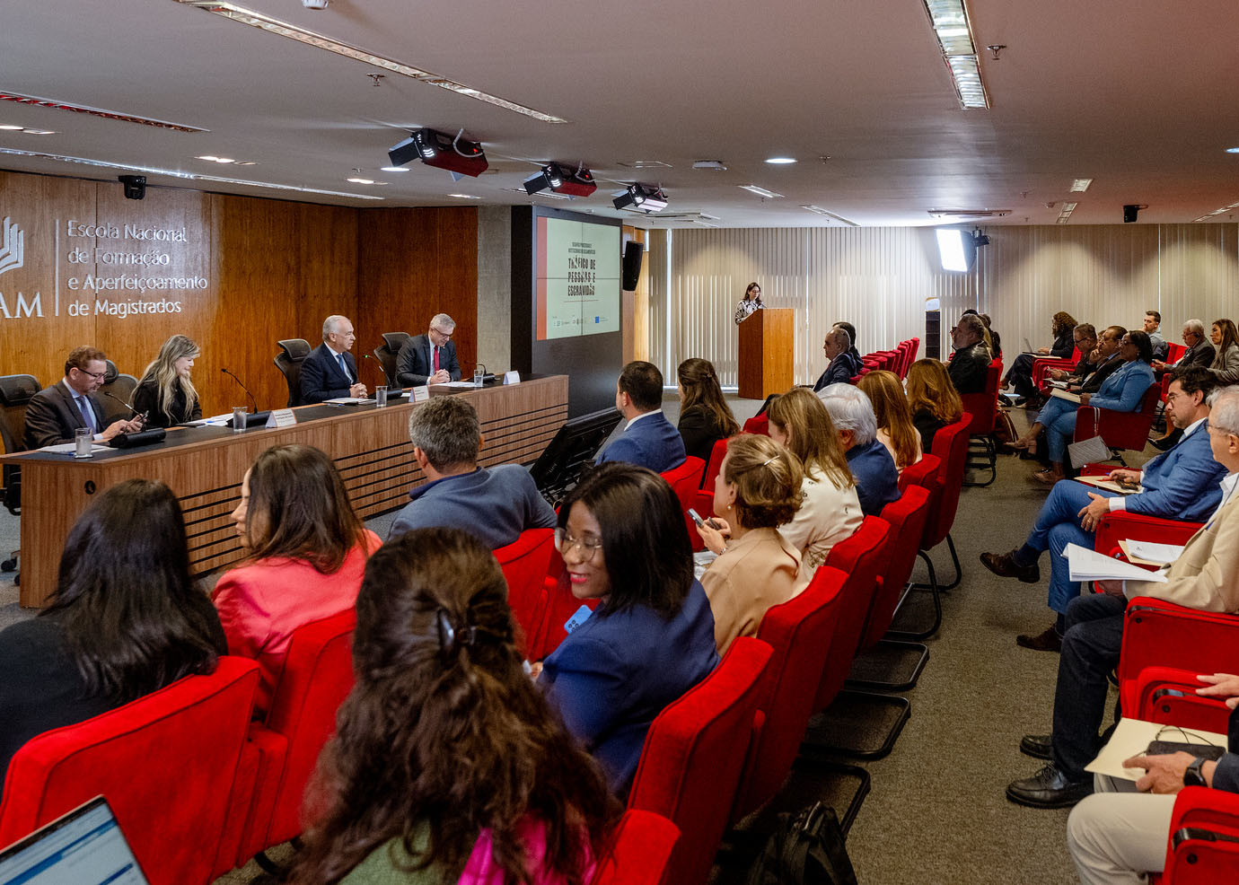 Enfam abre curso sobre tráfico de pessoas